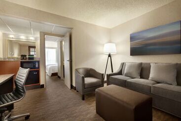 هتل Embassy Suites By Hilton Oklahoma City Will Rogers Airport