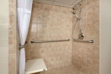هتل Embassy Suites By Hilton Oklahoma City Will Rogers Airport