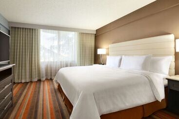 هتل Embassy Suites By Hilton Oklahoma City Will Rogers Airport