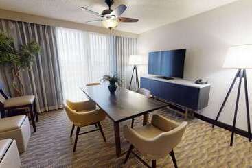 هتل Embassy Suites By Hilton Oklahoma City Will Rogers Airport