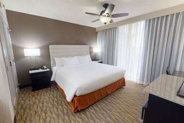 هتل Embassy Suites By Hilton Oklahoma City Will Rogers Airport