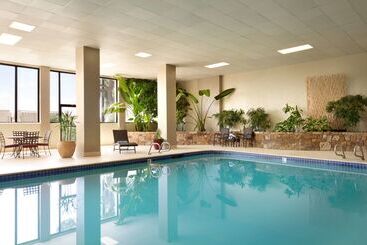 هتل Embassy Suites By Hilton Oklahoma City Will Rogers Airport