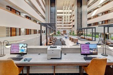 هتل Embassy Suites By Hilton Oklahoma City Will Rogers Airport