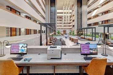 هتل Embassy Suites By Hilton Oklahoma City Will Rogers Airport