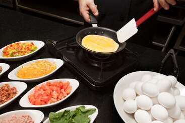 هتل Embassy Suites By Hilton Oklahoma City Will Rogers Airport