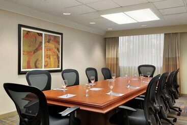 هتل Embassy Suites By Hilton Phoenix Tempe