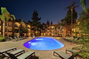هتل Embassy Suites By Hilton Phoenix Tempe