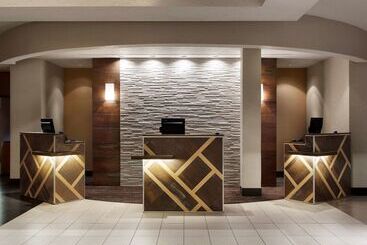 هتل Embassy Suites By Hilton Phoenix Tempe