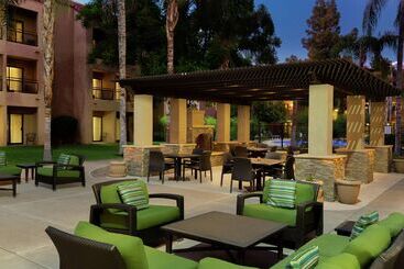 هتل Embassy Suites By Hilton Phoenix Tempe