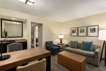 هتل Embassy Suites By Hilton Phoenix Tempe