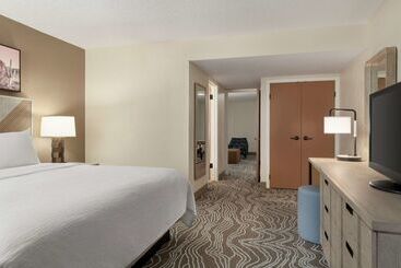 هتل Embassy Suites By Hilton Phoenix Tempe