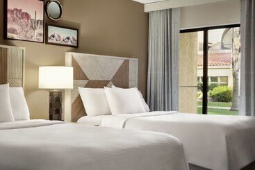 هتل Embassy Suites By Hilton Phoenix Tempe
