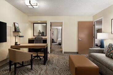 هتل Embassy Suites By Hilton Phoenix Tempe