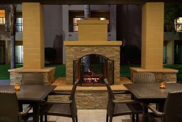 هتل Embassy Suites By Hilton Phoenix Tempe