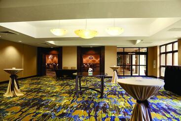 هتل Embassy Suites By Hilton Phoenix Tempe