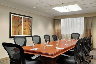 هتل Embassy Suites By Hilton Phoenix Tempe