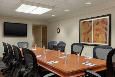 هتل Embassy Suites By Hilton Phoenix Tempe