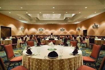 هتل Embassy Suites By Hilton Phoenix Tempe