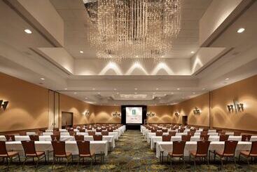 هتل Embassy Suites By Hilton Phoenix Tempe