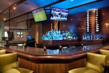 هتل Embassy Suites By Hilton Phoenix Tempe