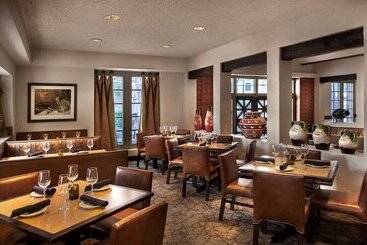 هتل Embassy Suites By Hilton Phoenix Tempe