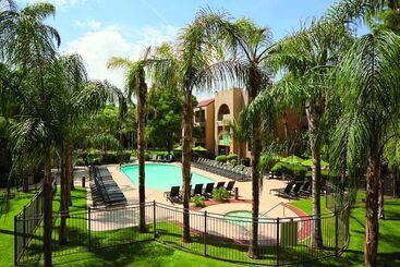 هتل Embassy Suites By Hilton Phoenix Tempe