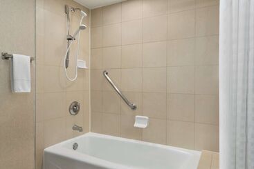 هتل Embassy Suites By Hilton Phoenix Tempe