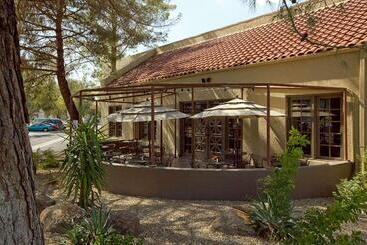 هتل Embassy Suites By Hilton Phoenix Tempe