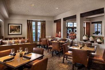 هتل Embassy Suites By Hilton Phoenix Tempe