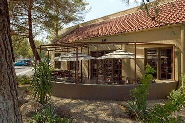 هتل Embassy Suites By Hilton Phoenix Tempe