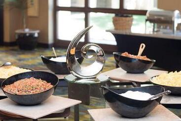 هتل Embassy Suites By Hilton Phoenix Tempe