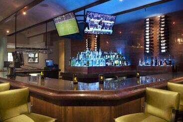هتل Embassy Suites By Hilton Phoenix Tempe