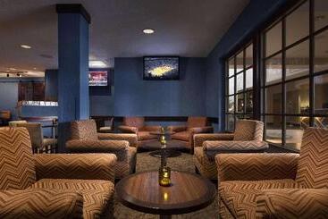 هتل Embassy Suites By Hilton Phoenix Tempe