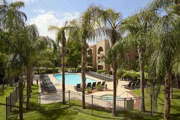 هتل Embassy Suites By Hilton Phoenix Tempe