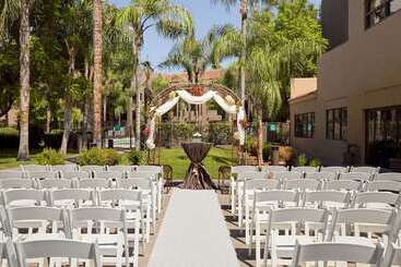 هتل Embassy Suites By Hilton Phoenix Tempe