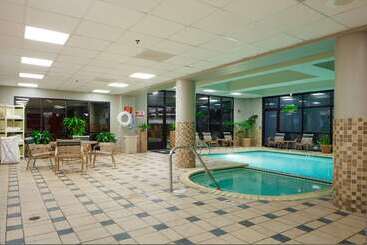 هتل Embassy Suites By Hilton San Antonio Airport