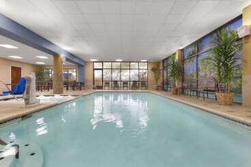 هتل Embassy Suites By Hilton San Antonio Airport