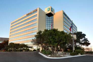 هتل Embassy Suites By Hilton San Antonio Airport