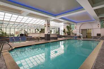 هتل Embassy Suites By Hilton San Francisco Airport Waterfront