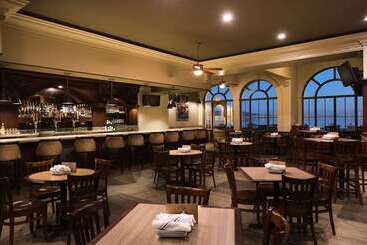 هتل Embassy Suites By Hilton San Francisco Airport Waterfront