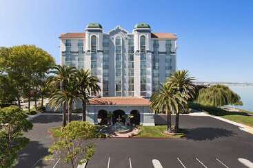 هتل Embassy Suites By Hilton San Francisco Airport Waterfront