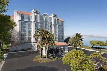 هتل Embassy Suites By Hilton San Francisco Airport Waterfront