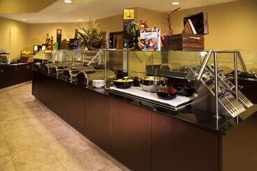 هتل Embassy Suites By Hilton Tulsa I44