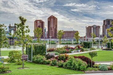 هتل Embassy Suites By Hilton Cincinnati Rivercenter