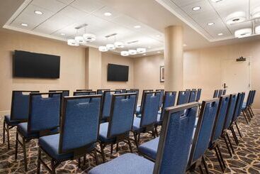 هتل Embassy Suites By Hilton San Antonio Airport