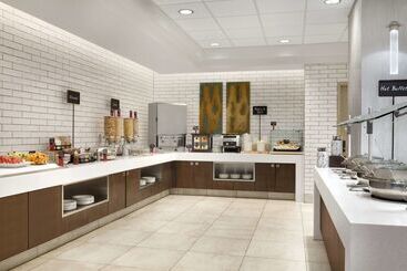 هتل Embassy Suites By Hilton San Antonio Airport