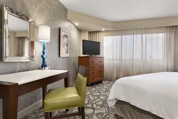 هتل Embassy Suites By Hilton San Antonio Airport