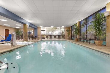 هتل Embassy Suites By Hilton San Antonio Airport