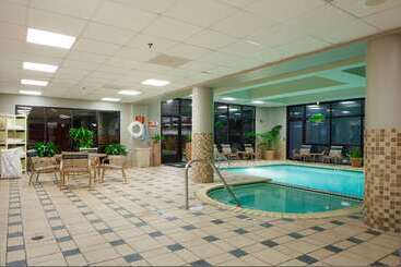 هتل Embassy Suites By Hilton San Antonio Airport