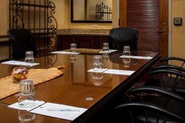 هتل Embassy Suites By Hilton San Antonio Airport